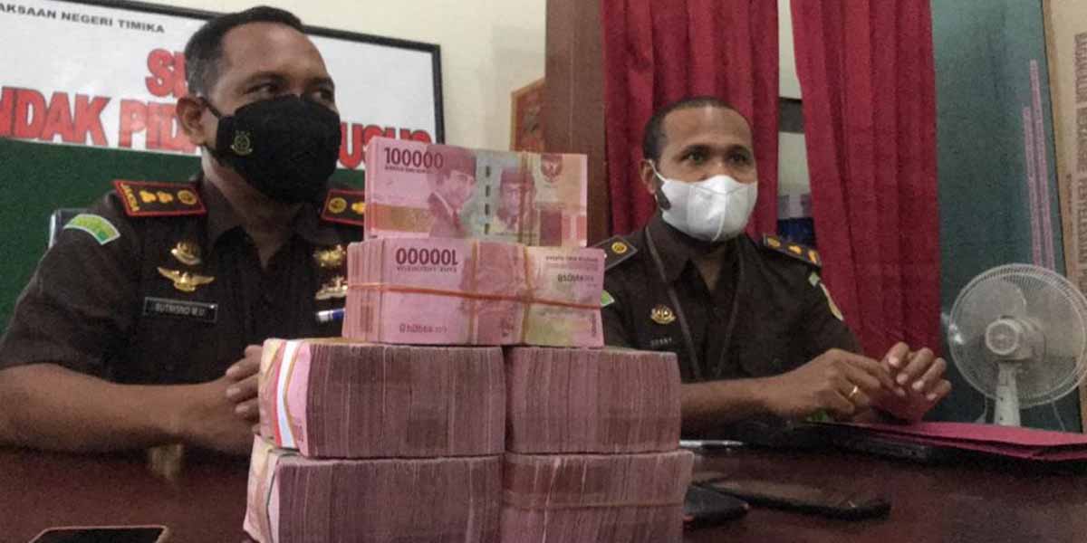 tersangka-korupsi-dana-bos-sma-negeri-1-mimika-kembalikan-uang-rp516918025